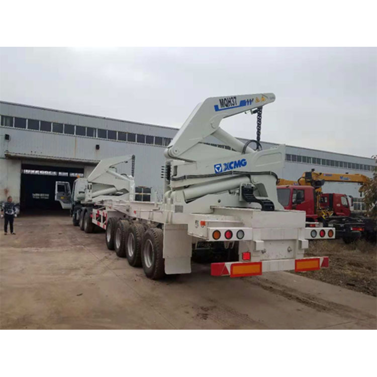 Hvad er intervallerne for udskiftning af hydraulikolie og renhedsstandarder for en fireakslet sideløfterkran-semitrailer med motor?